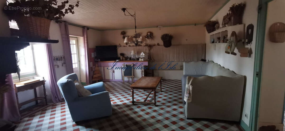 SALON AVEC POELE A BOIS - Maison à SAINT-ANDRE-ET-APPELLES