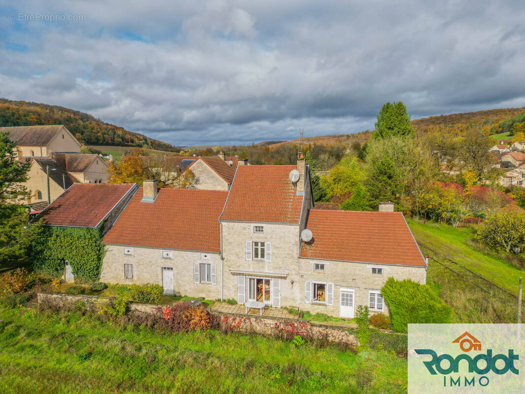 Maison à MAREY-SUR-TILLE