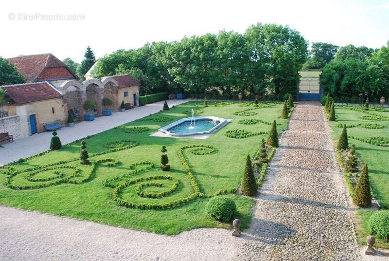 ELEGANT CHATEAU XVIIIs, sans travaux, sur 1 hectare clos de murs, jardin paysagé, chapelle, orangerie, dépendances, pour famille - photo 98