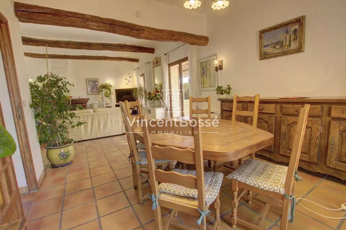 Maison à SAINT-LAURENT-DU-VAR