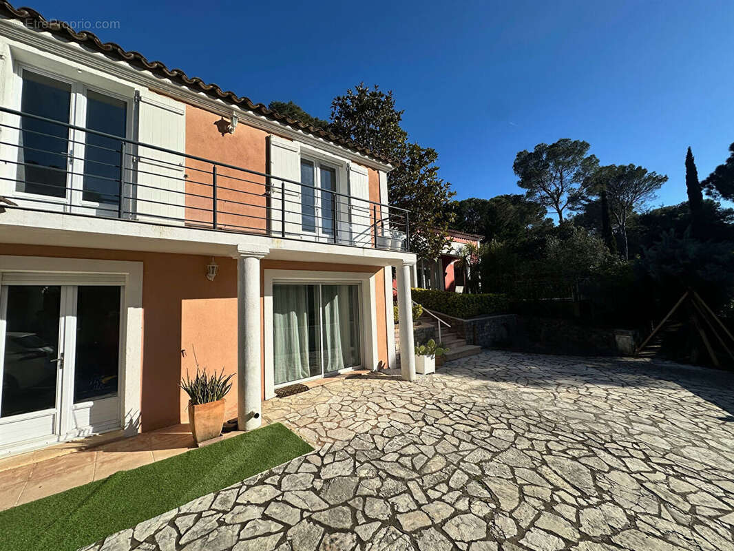 Superbe villa Saint Raphael les golfs - 5 pièce(s) 140 m2 - photo 6
