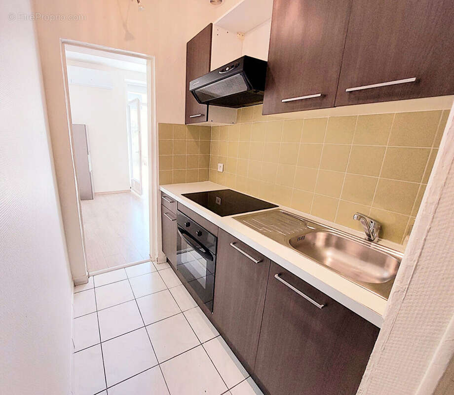 Maison individuelle divisée en 2 appartements rapport locatif secteur Pelloutier - photo 2
