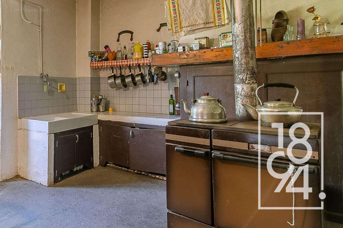 Maison à rénover à vendre Enchastrayes 04 (04400)  150.30 m²  30.05 m² annexes  - photo 3