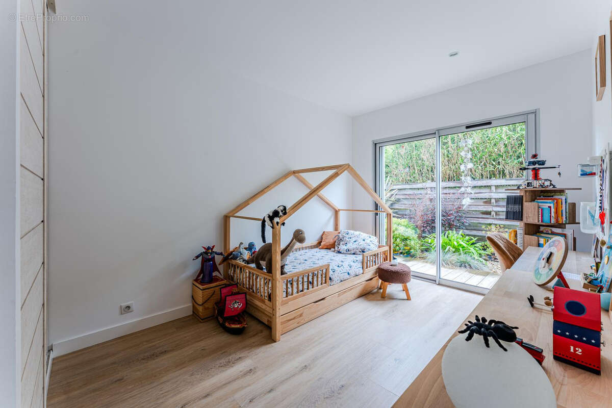 Maison à CAMBLANES-ET-MEYNAC