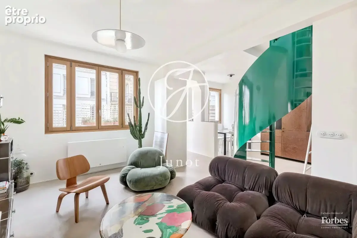 Paris 18e - MONTMARTRE / HAUT LEPIC - Appartement comme une maison - 3 pièces - 67,27m² Carrez - 68,07m² au sol - Terrasse 15,80 - photo 3