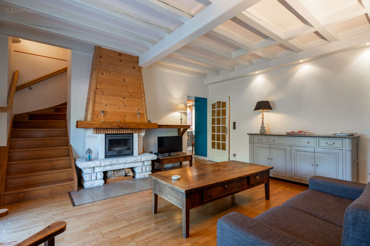 Le Noyer - Ferme rénovée de caractère - potentiel de 336m2 habitable - 2.630m2 de terrain plat - photo 7