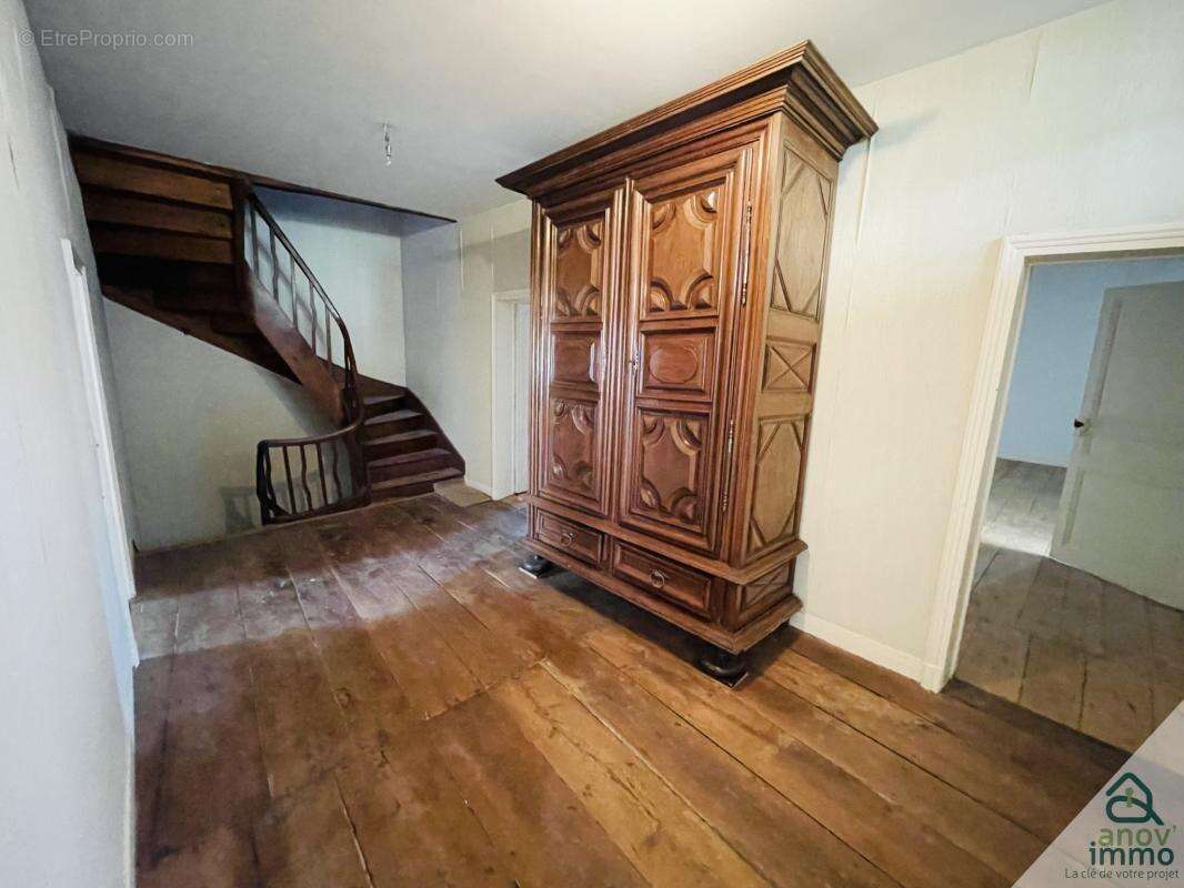 Maison à VILLEBOIS-LAVALETTE