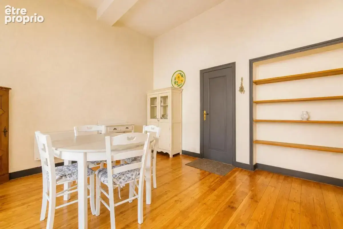 Appartement de 3 pièces de 94 m² à Saintes - photo 4