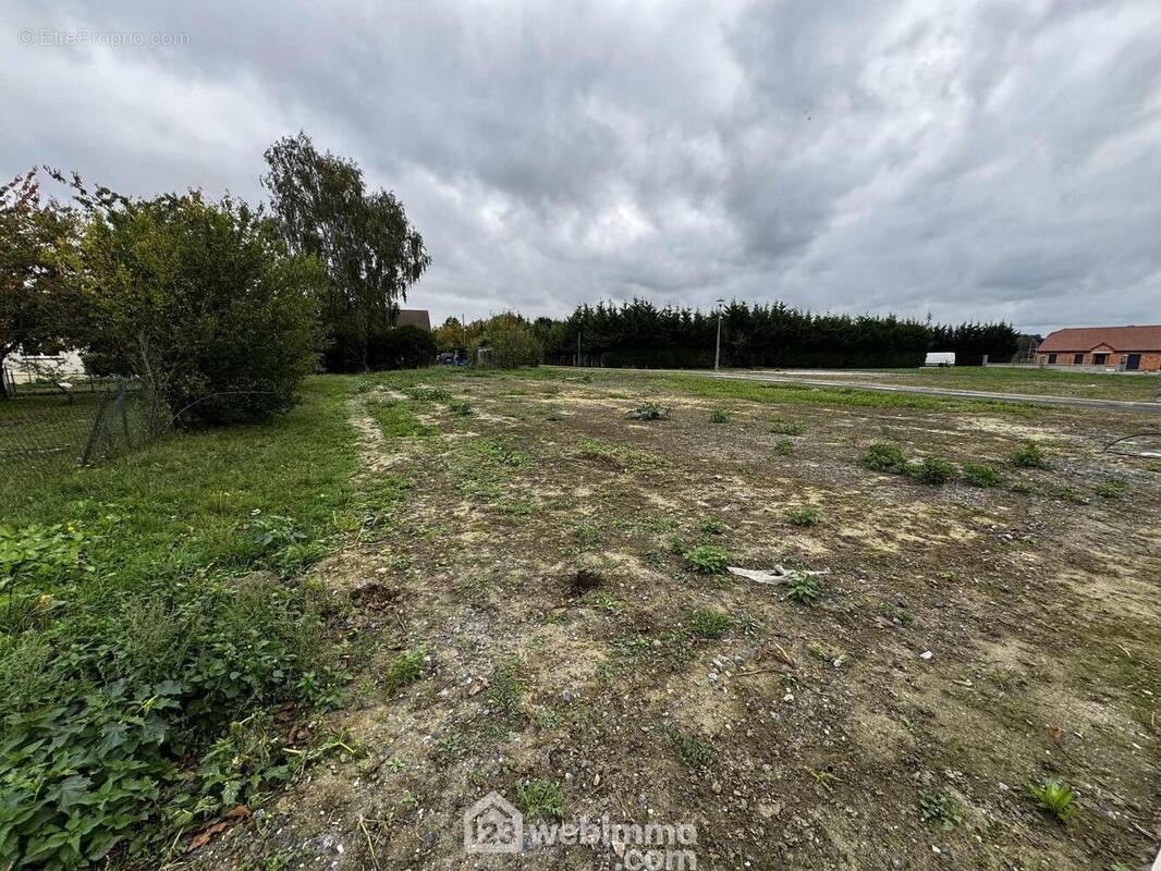 Vous serez séduits par ce terrain à bâtir d'une surface de 884 m² - Terrain à VERSIGNY