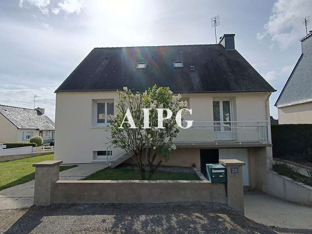 Maison à MUR-DE-BRETAGNE