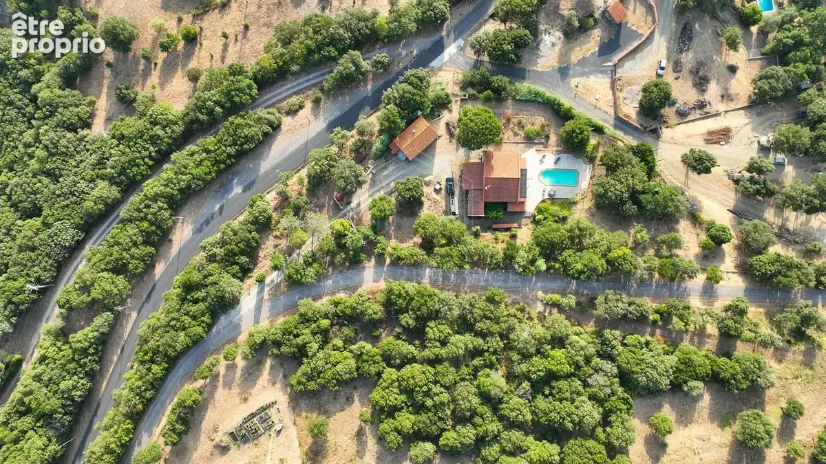 Villa de plain-pied avec piscine, dépendances et panorama - photo 12