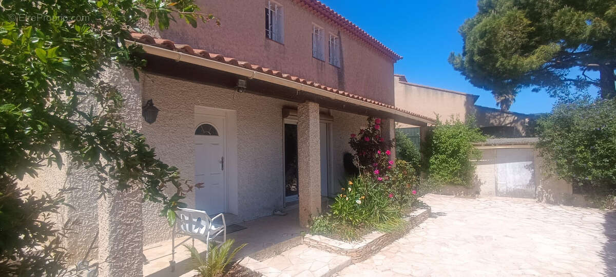 Villa indépendante F6 Piscine à 10 min à pied du port de Sanary sur mer - photo 4