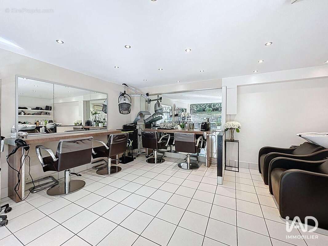 Photo 3 - Commerce à LA CELLE-SAINT-CLOUD