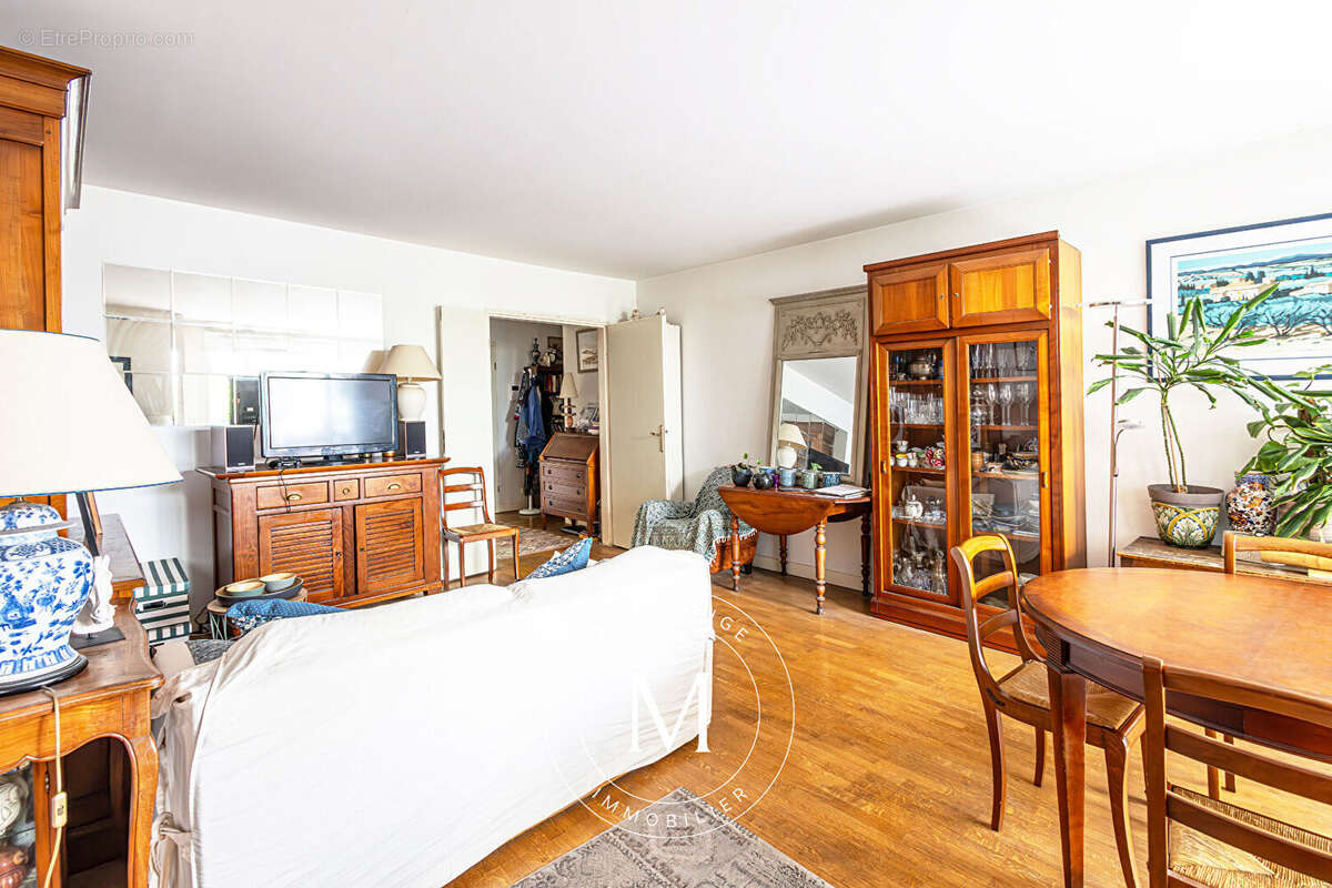 Appartement à MONTROUGE