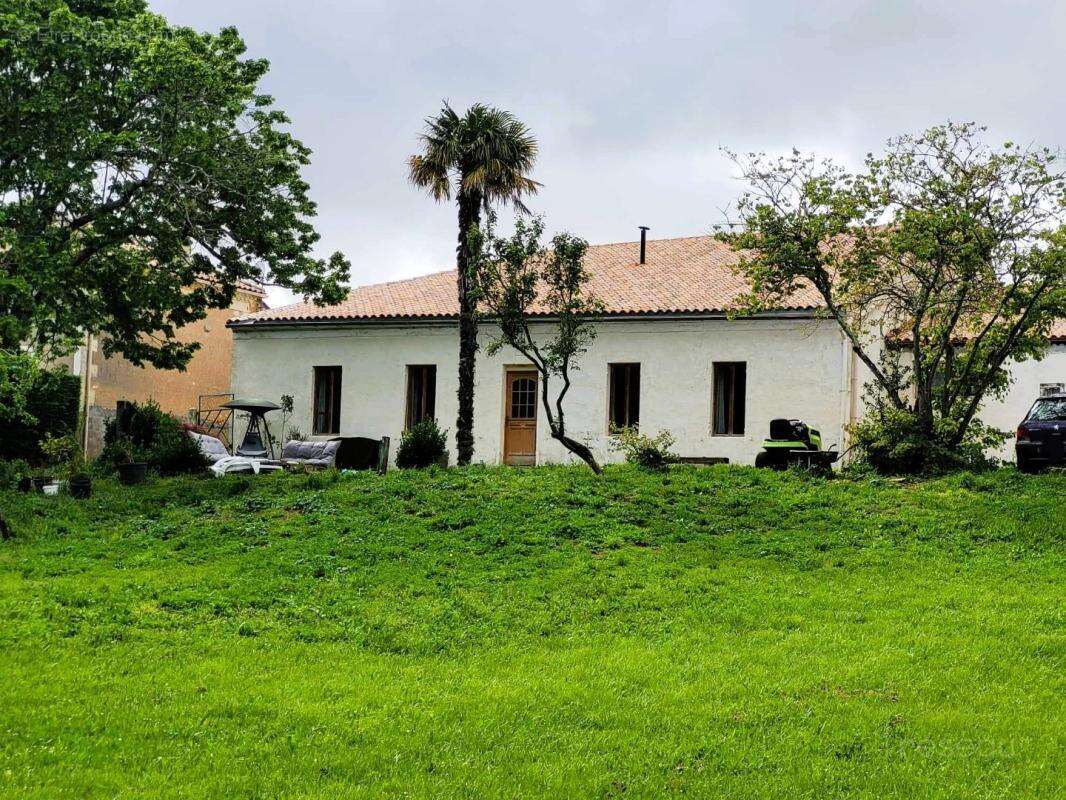 Maison à SAINT-SORLIN-DE-CONAC
