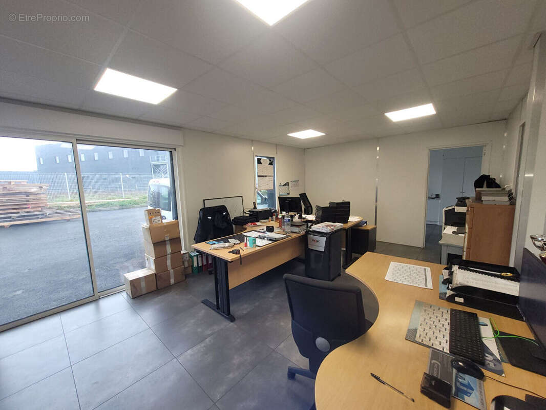 Commerce à MONTAIGU