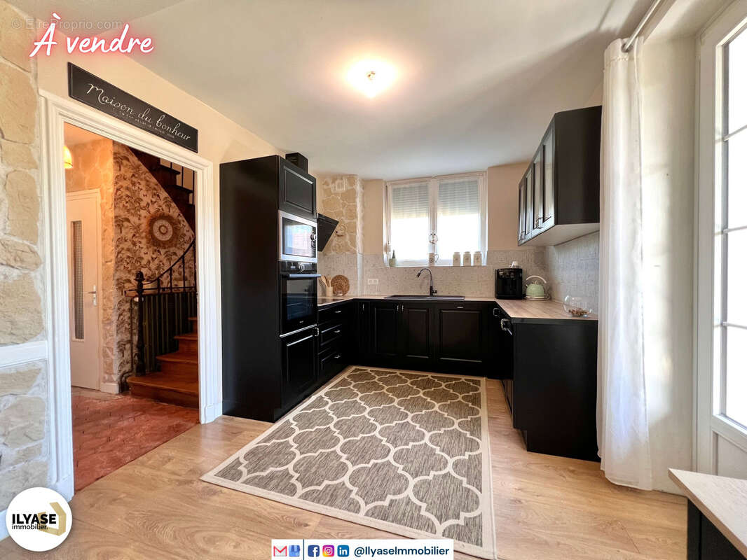 Superbe propriété de 356 m2  1100 m2  7 CH  1 dépendance  Garage/Atelier - photo 11