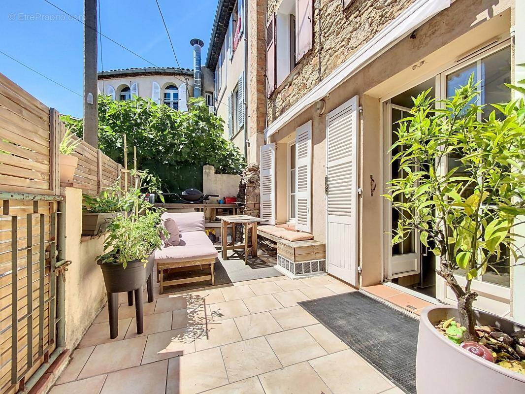 Appartement à ROQUEBRUNE-SUR-ARGENS