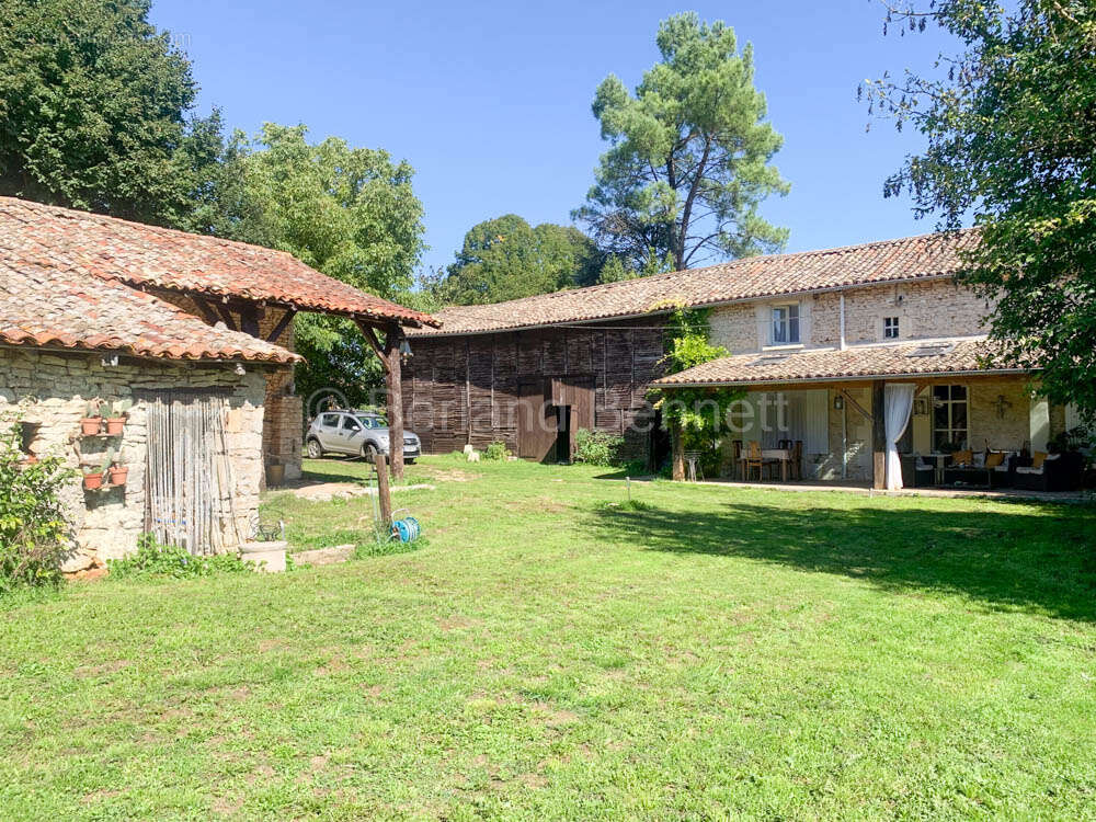 Maison en pierres avec dépendances et grand terrain - Pretty - photo 29