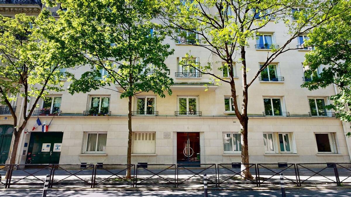 Appartement à PARIS-16E