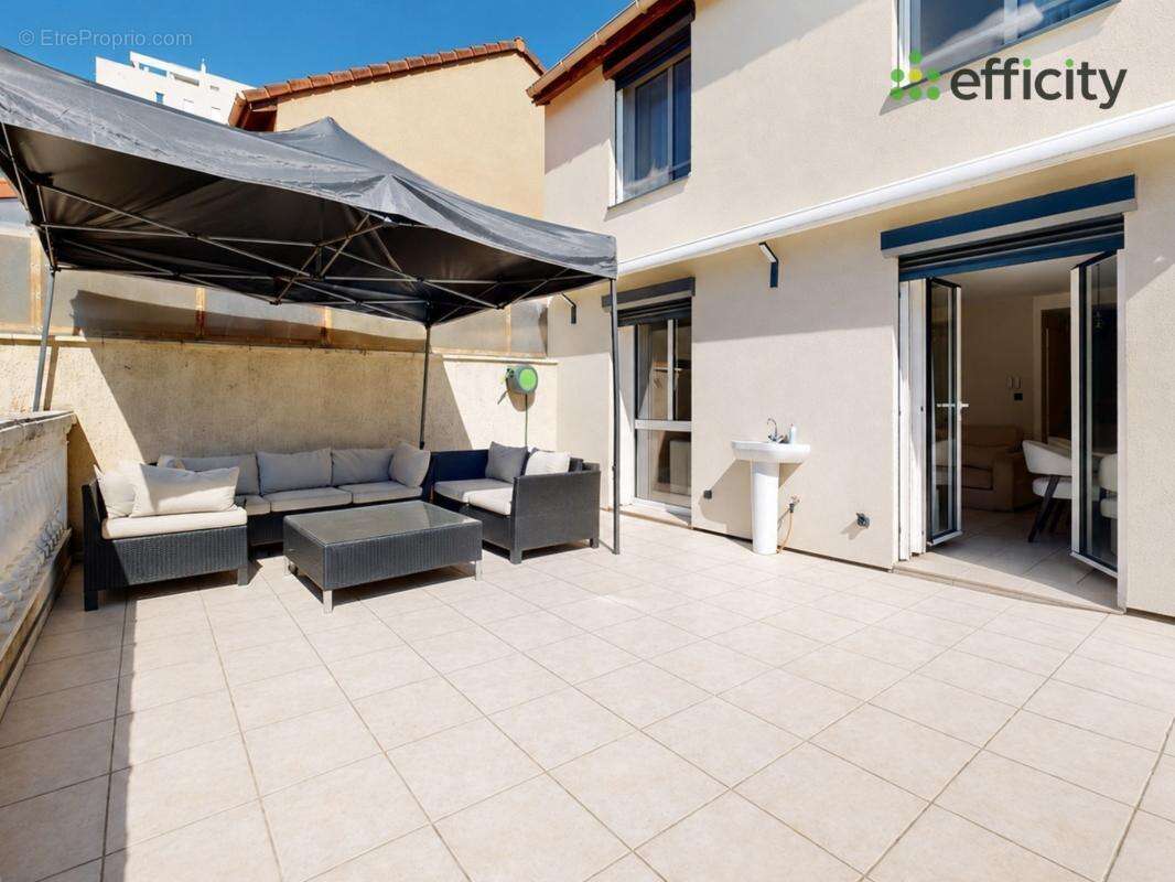 Maison 113 m² à Saint-Fons  - photo 2