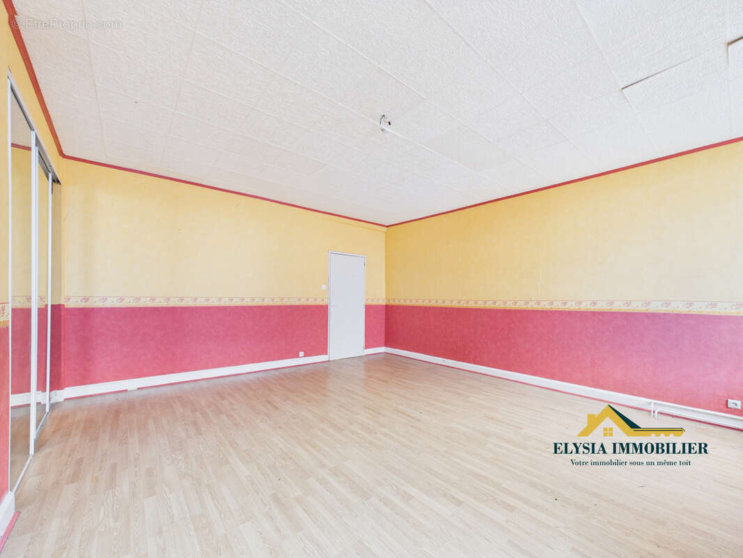 Maison à BAYONVILLE-SUR-MAD