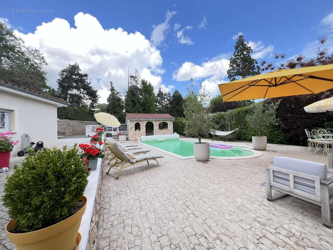 Maison à SAINT-PRIEST-EN-JAREZ