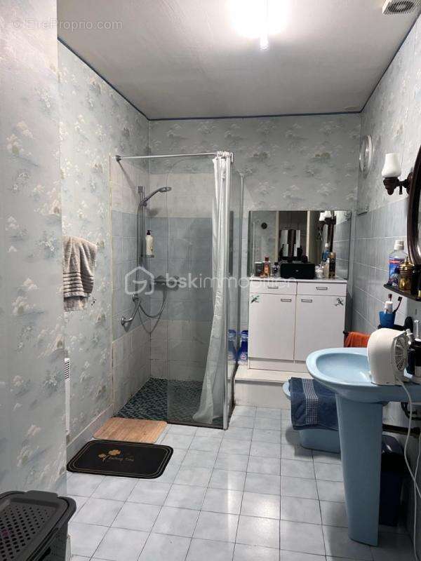 Maison F3 à rafraichir de plain pied de 94,46  m2, 2 chambres sur 191 m2 de terrain - photo 10