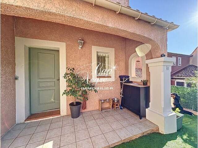Maison de charme clé en main avec jardin proche du centre ville et des plages de cavalaire sur mer à vendre - golfe de saint tro - photo 18