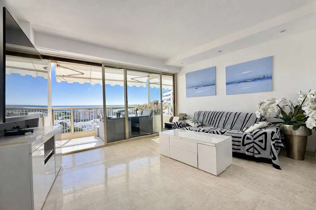 Appartement à MANDELIEU-LA-NAPOULE