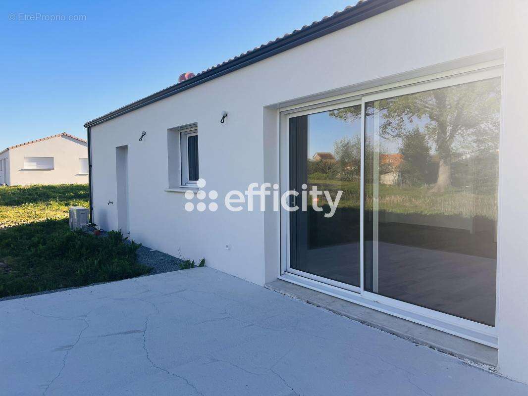 Maison à NIEUL-LE-DOLENT