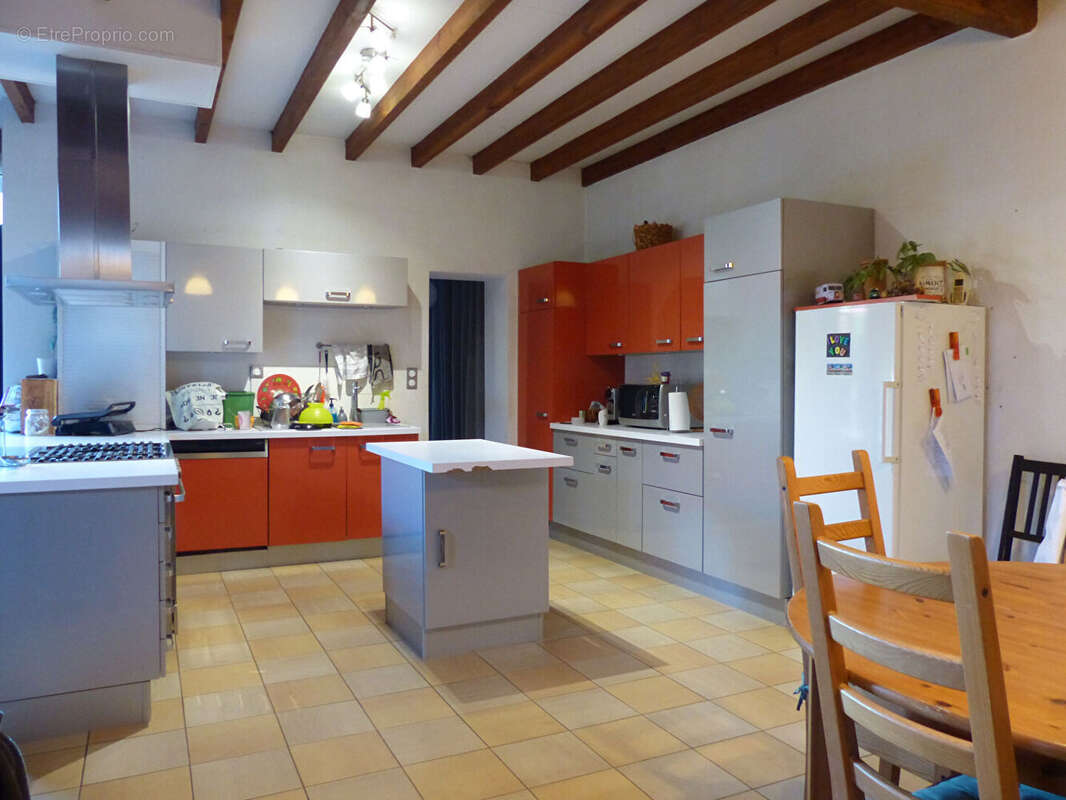 Maison à LES ARTIGUES-DE-LUSSAC