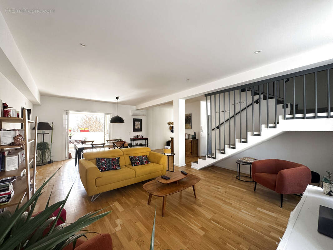 À Coursan, Bel appartement avec jardin et terrasse - photo 3