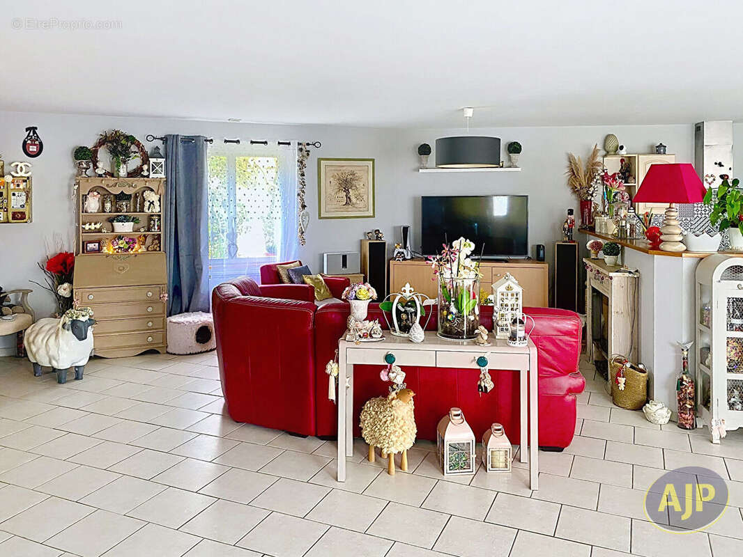 Maison fonctionnelle avec sous-sol aménagé et vue imprenable - photo 3