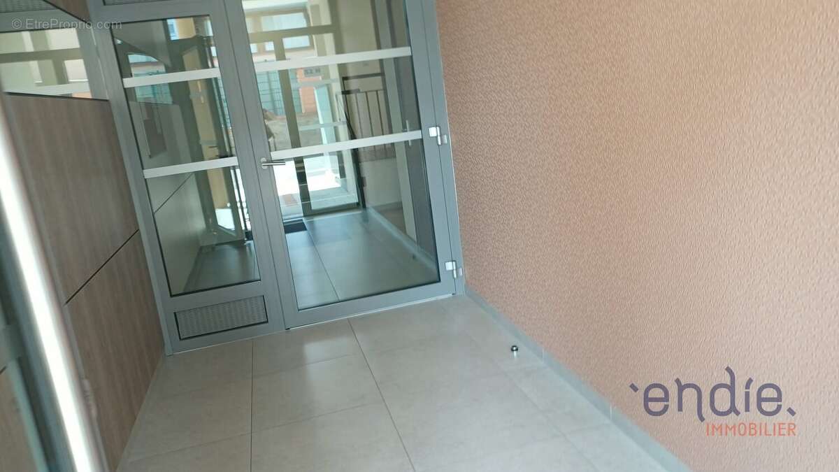 ROSENAU  Magnifique F2 de standing au dernier étage avec terrasse de 18,86 m² - photo 2
