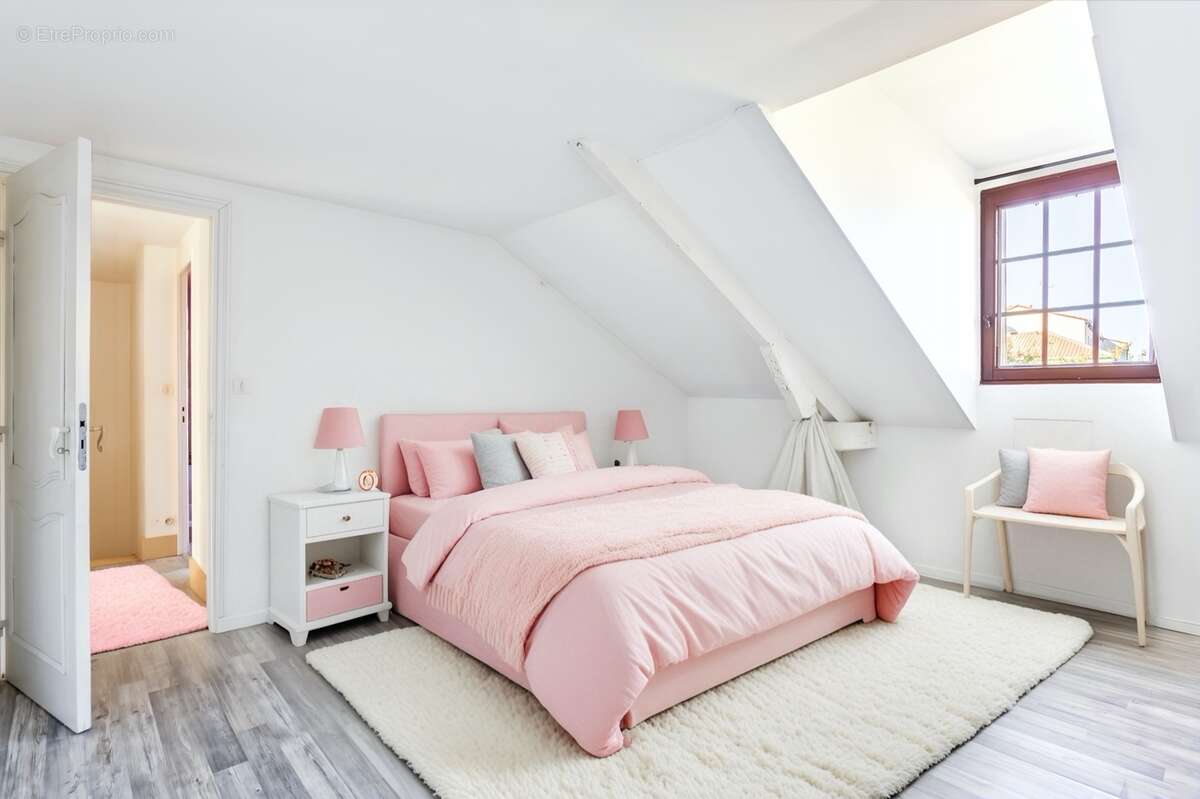 Maison à vendre 5 pièces, garage moto, Bergerac 4 chambres sur 257 m2 de terrain - photo 8