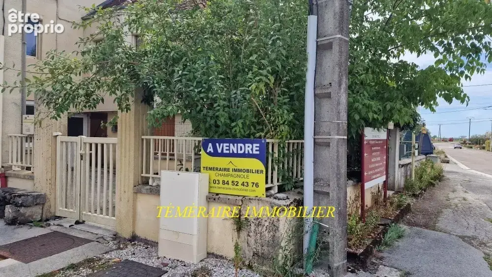 Appartement à MONNET-LA-VILLE