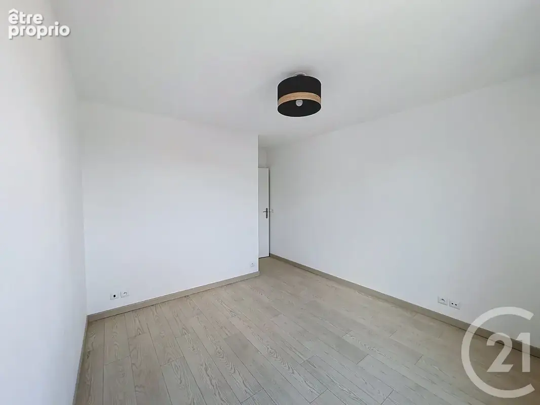 Appartement 57 m² à Savigny-Le-Temple  - photo 8