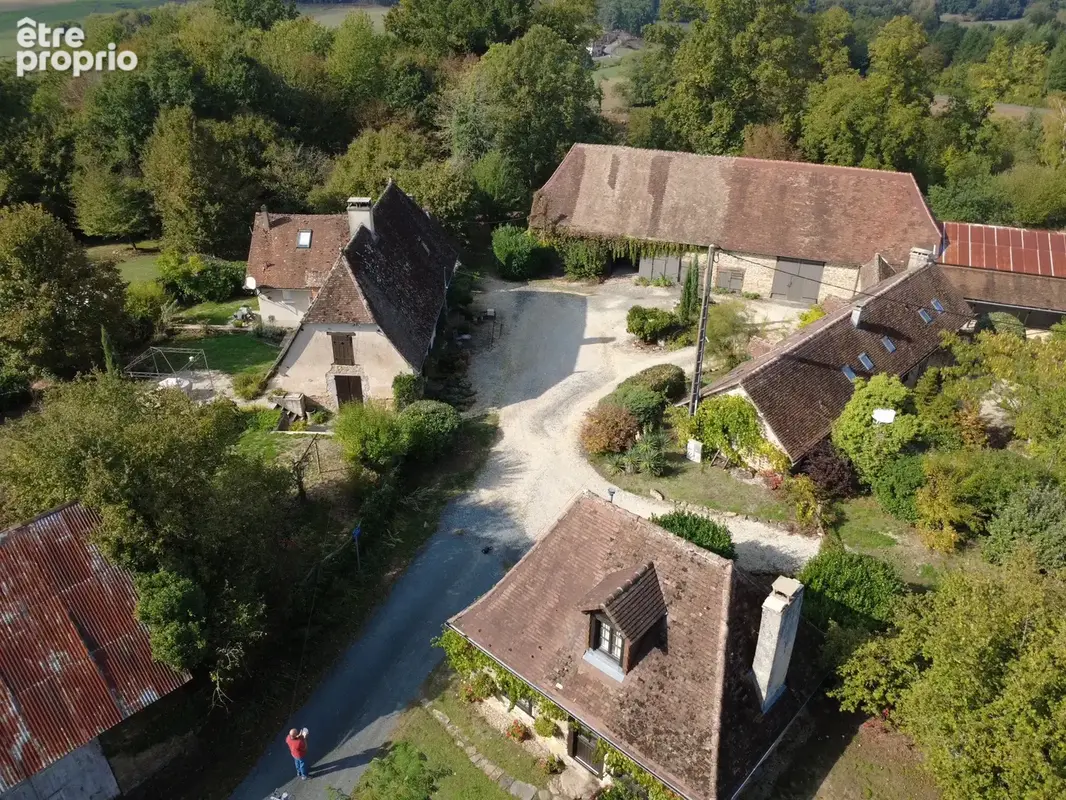 Fermette transformée en gite complexe avec piscine et 4 hectares de terrain avec bois - photo 2