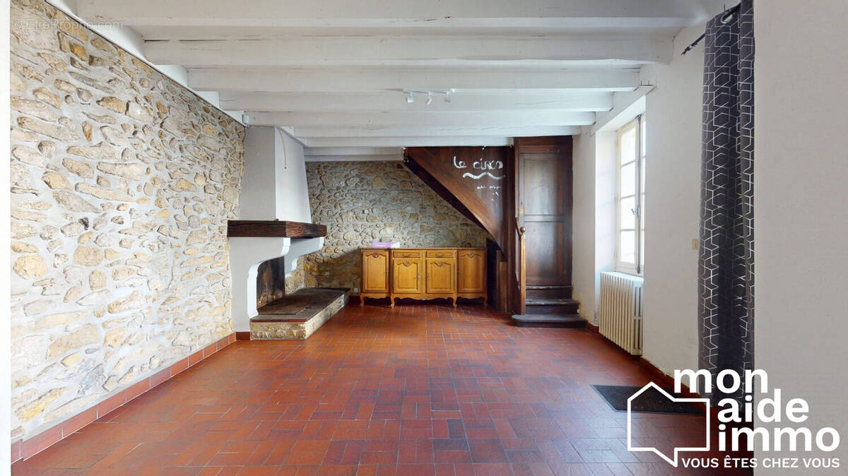 Appartement à PRECHAC