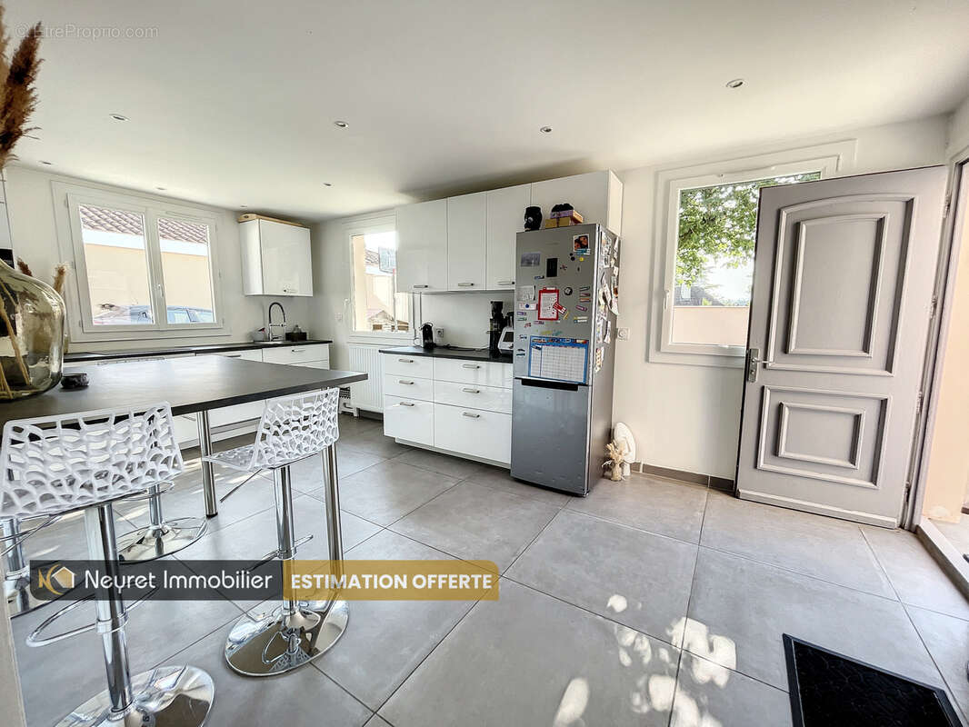 Maison à SAINT-GENIS-LAVAL