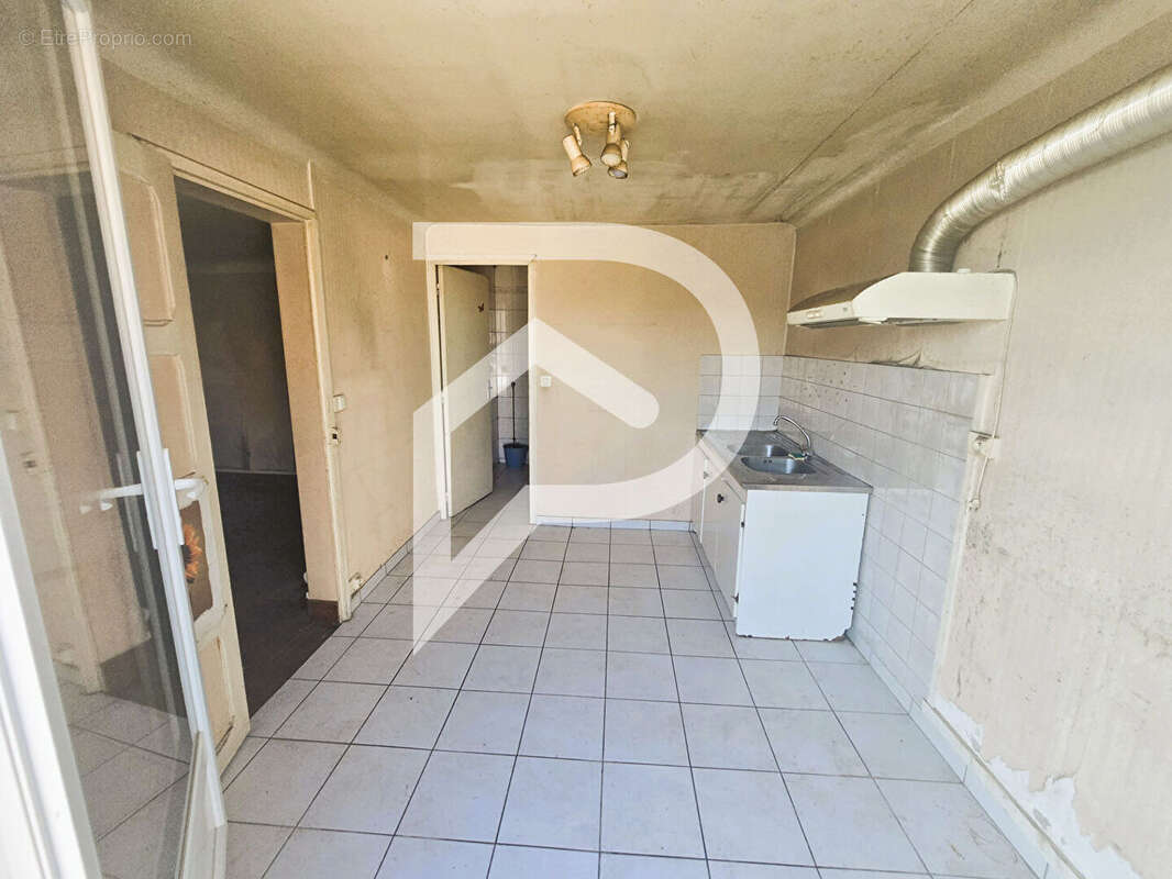 Maison de ville de 101 m² à rénover entièrement. - photo 5