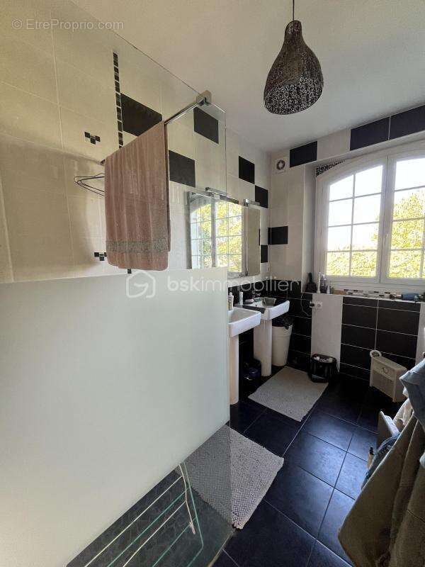 Maison à SAINT-MARTIN-DES-CHAMPS