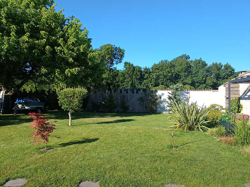 Maison à CHENAC-SAINT-SEURIN-D&#039;UZET