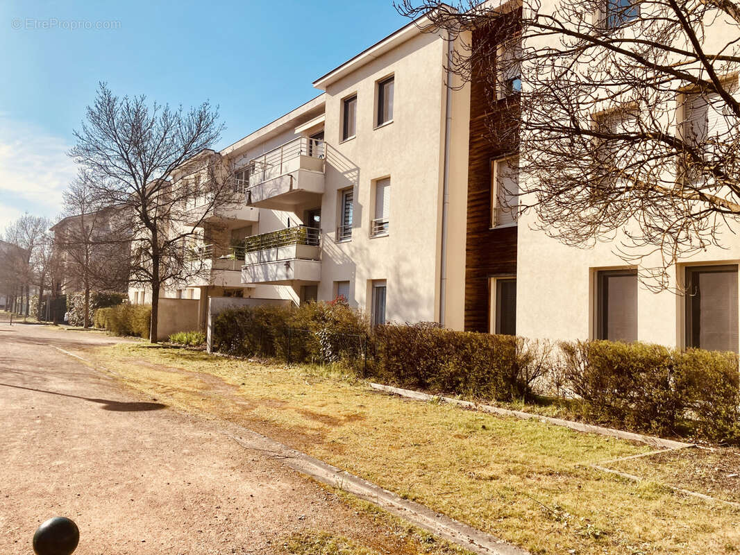 Appartement à RILLIEUX-LA-PAPE