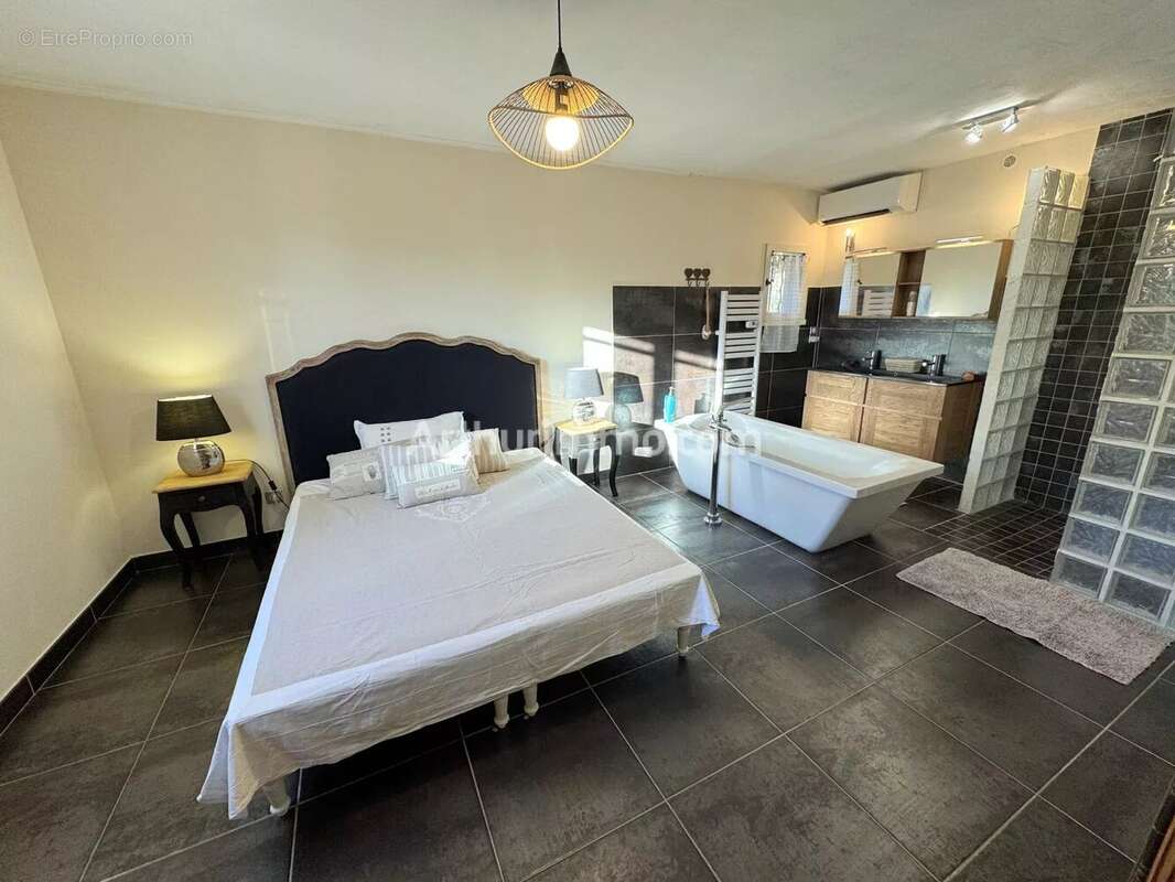 Maison à PLAN-DE-LA-TOUR