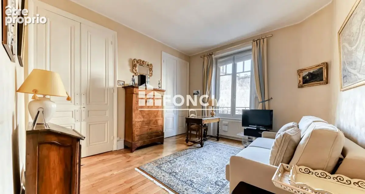Mairie Croix-Rousse  -  T4 traversant de 103m2 avec parking possible - photo 6