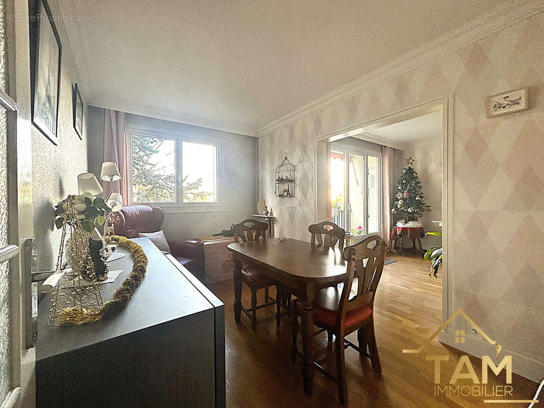 Appartement à LES CLAYES-SOUS-BOIS