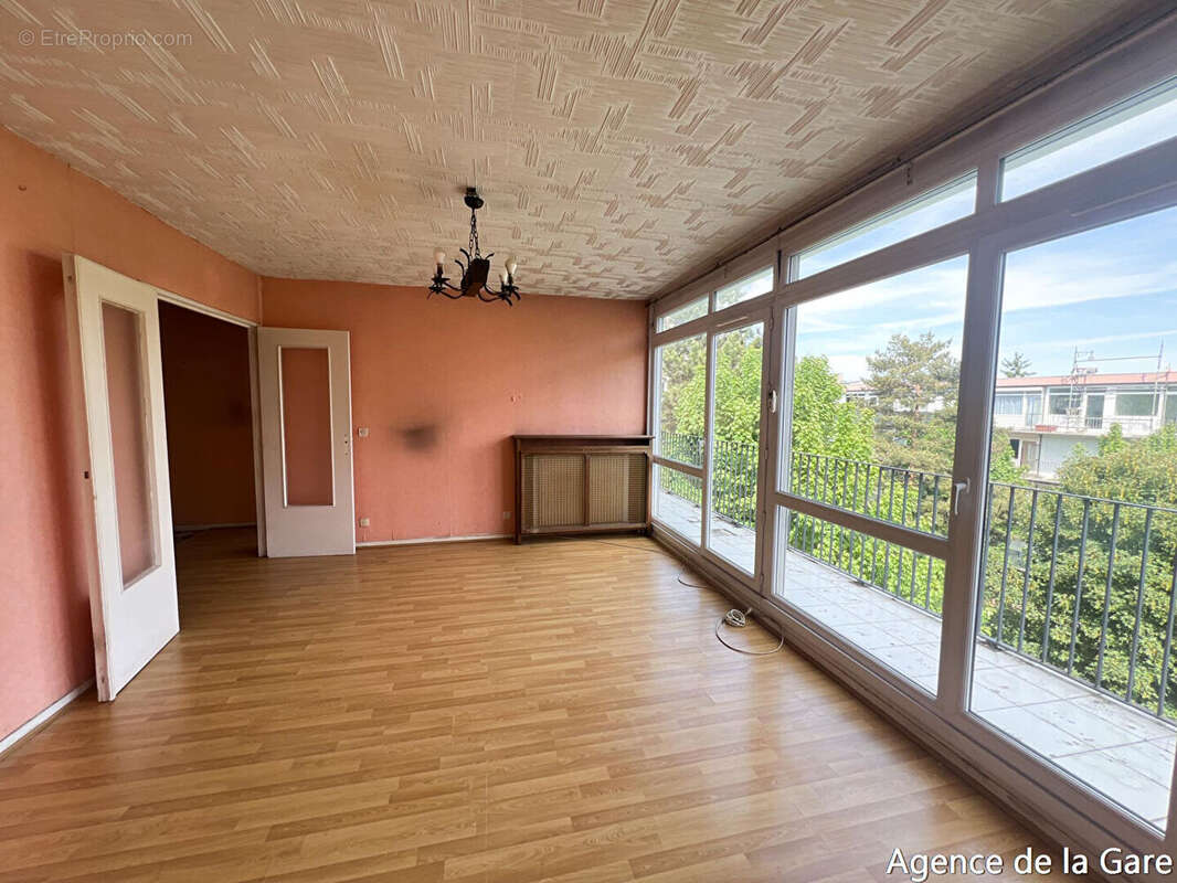 Appartement à HOUILLES