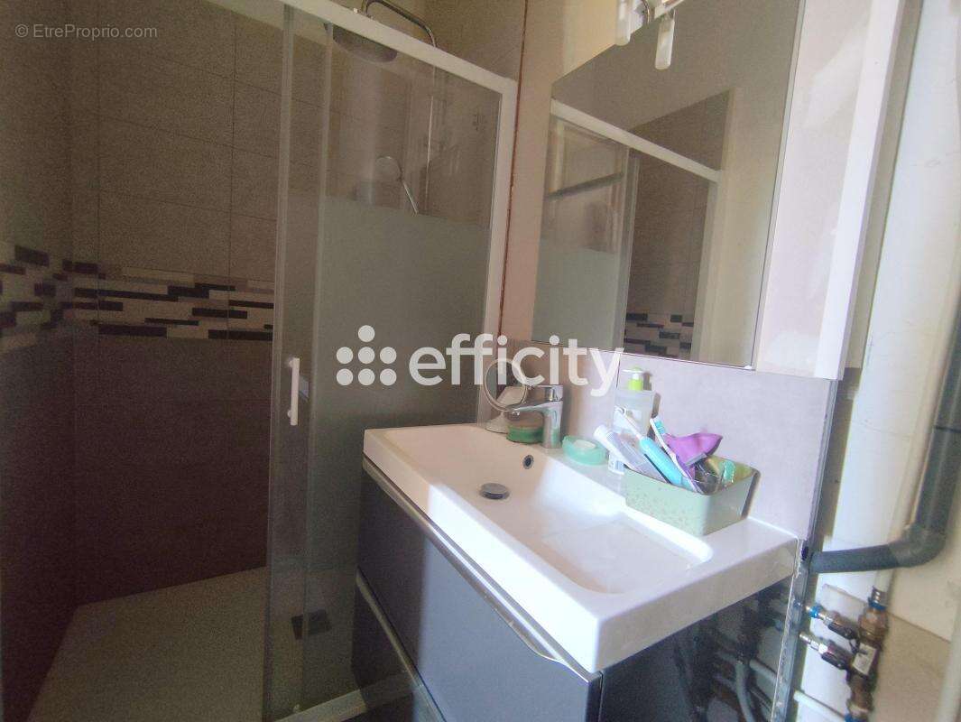 Maison 64 m² à Saintes  - photo 9